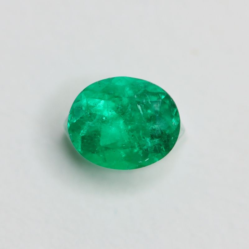 COLOMBIAN EMERALD 5.3X4.4 OVAL