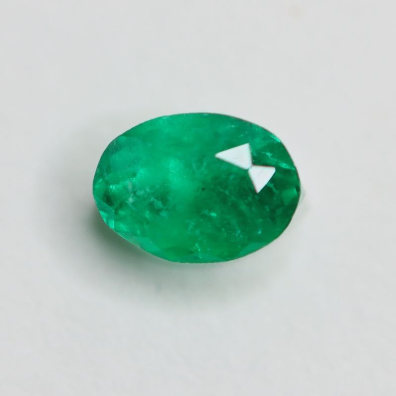 COLOMBIAN EMERALD 5.7X4.1 OVAL