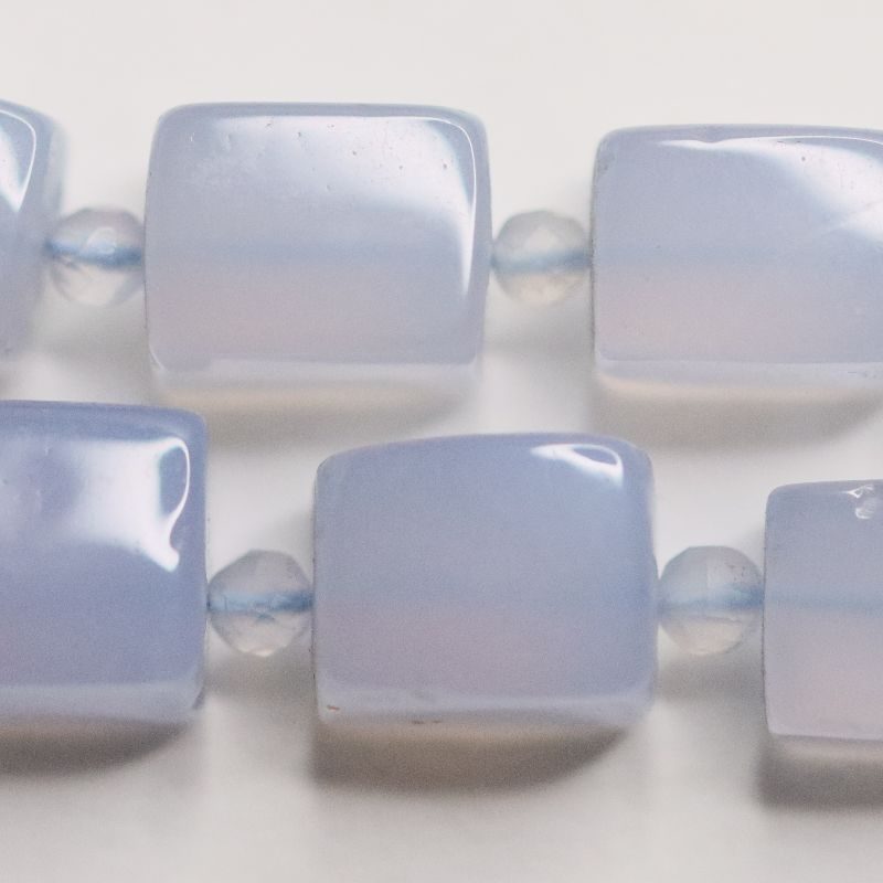 CHALCEDONY GRADUATED BEAD 11.5X8.5-15.5X11.5 CABOCHON RECTANGLE STRING