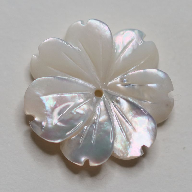 MOTHER OF PEARL CARVED 20MM FLOWER