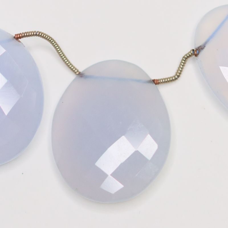 CHALCEDONY GRADUATED BEAD STRING 24X20-35.5X25 FACETED FREEFORM