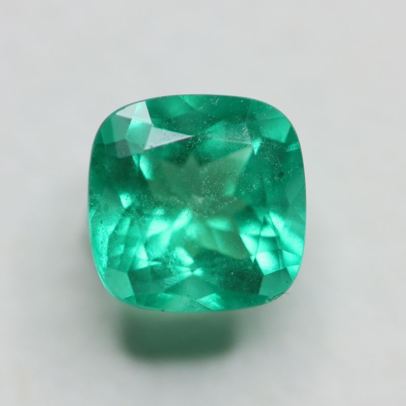 EMERALD 6X6 FACETED CUSHION 0.86CT