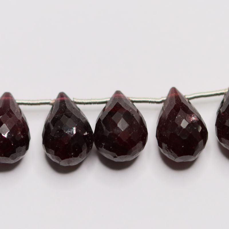 GARNET GRADUATED BEAD STRING 21 BEADS PER STRING 9X5.9-12X8.5 FACETED PEAR BRIOLETTE