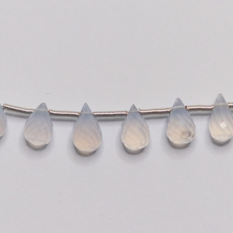 CHALCEDONY GRADUATED BEAD STRING 30 BEADS PER STRING 5X4-8X4.5 FACETED PEAR BRIOLETTE