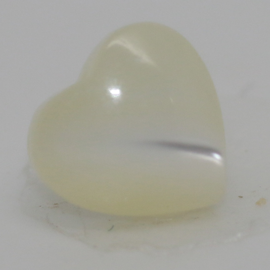 8MM PUFF HEART MOTHER OF PEARL