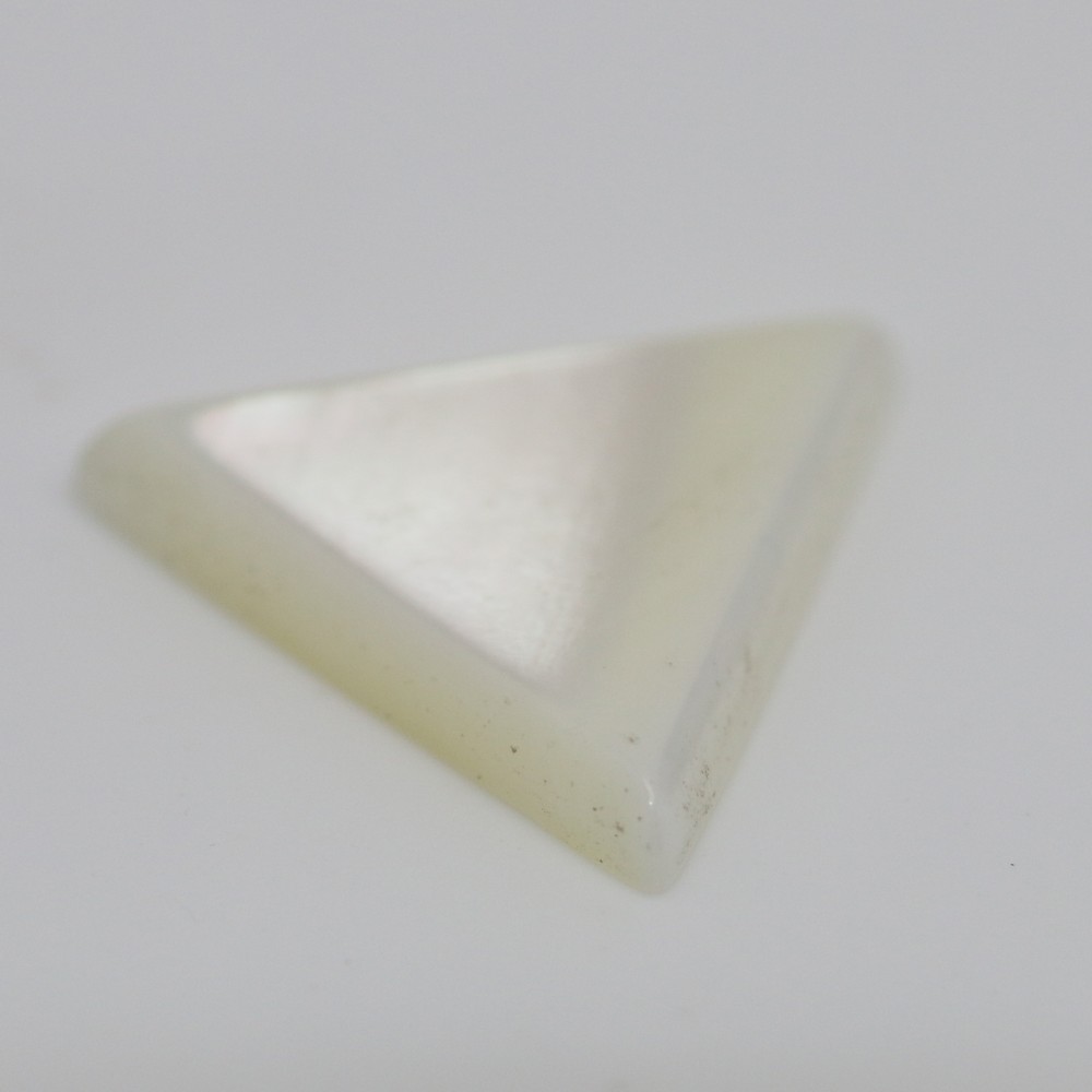20MM TRIANGLE MOTHER OF PEARL