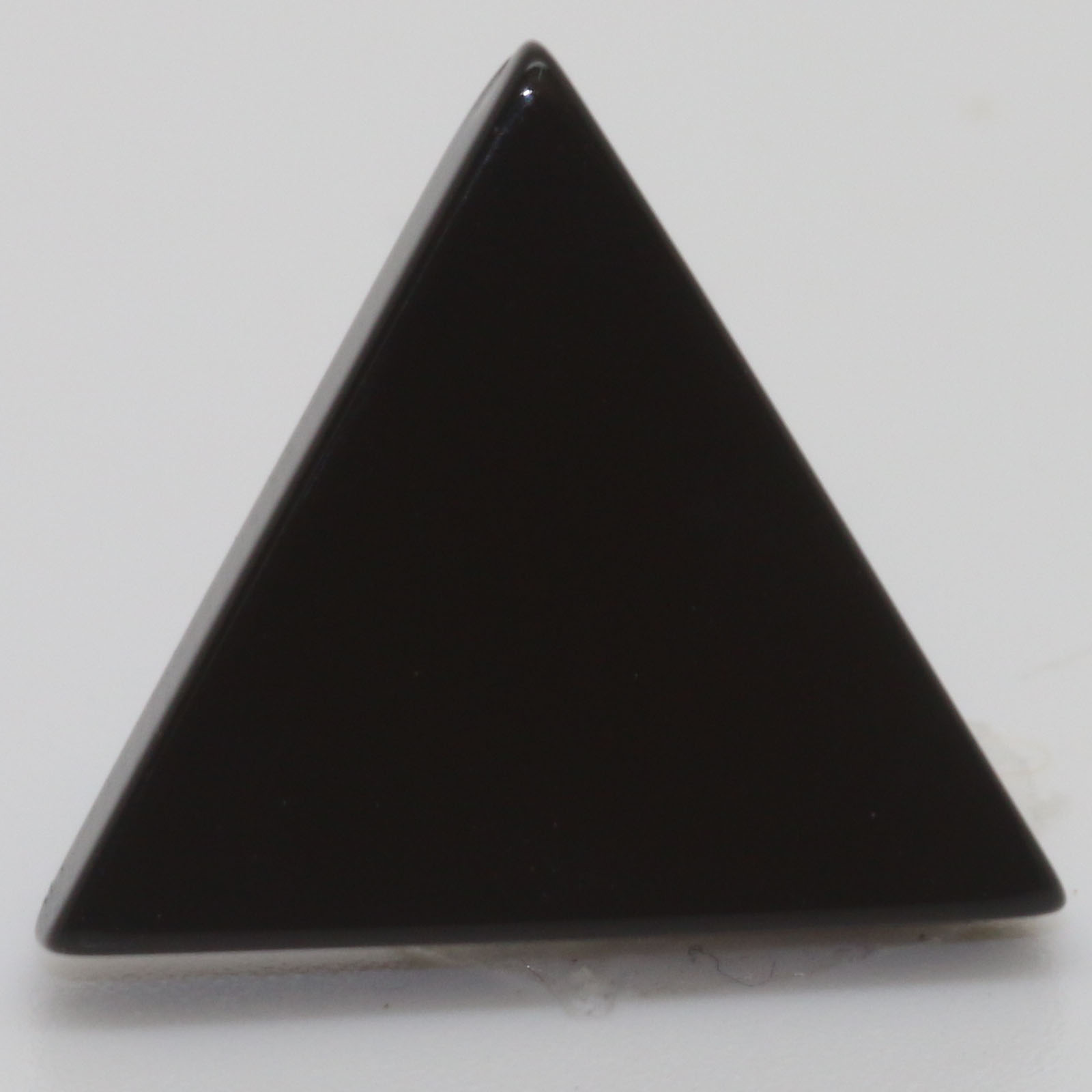 8X8 TRIANGLE SIGNET ONYX FACETED