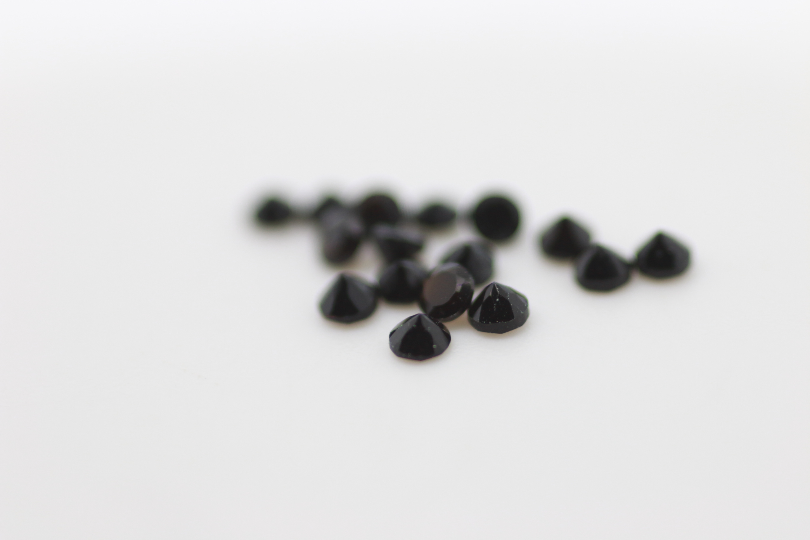 2.5MM BRILLIANT ROUND ONYX FACETED
